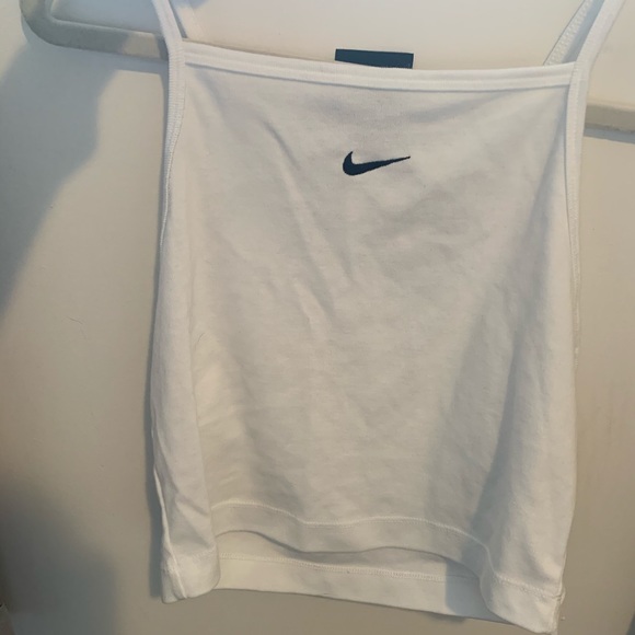 nike tank top🤍 - Picture 1 of 2